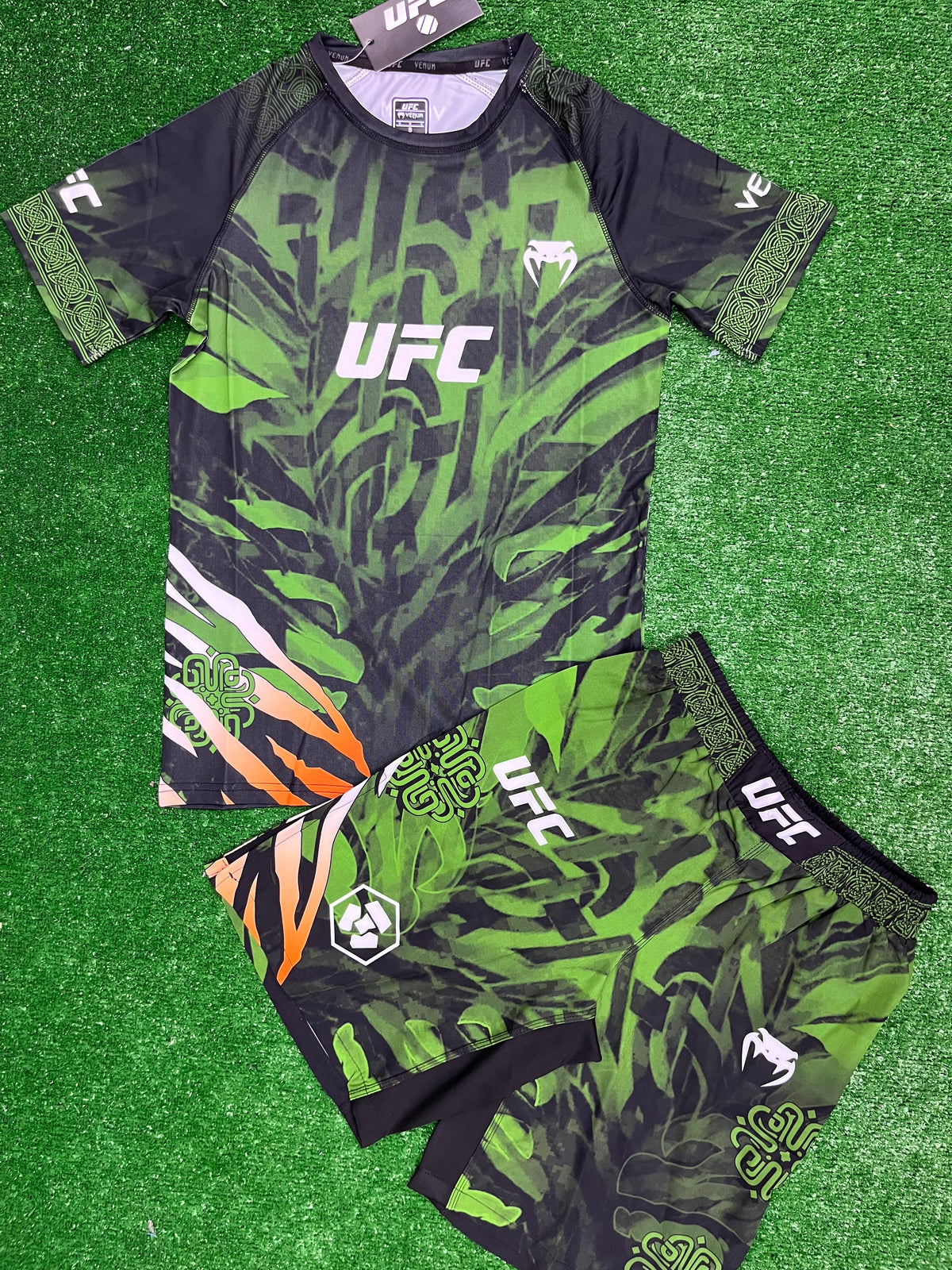 UFC Venum fight kit -спортен екип (тениска + шорти)