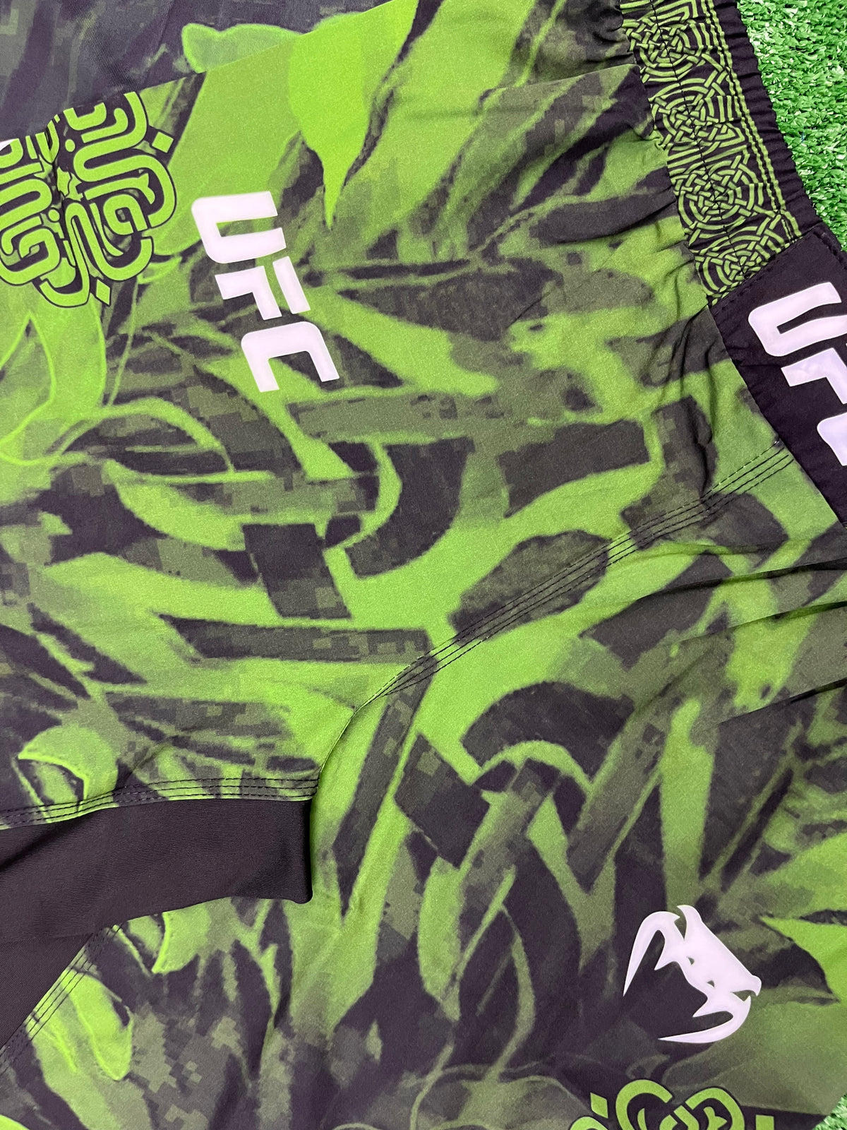 UFC Venum fight kit -спортен екип (тениска + шорти)