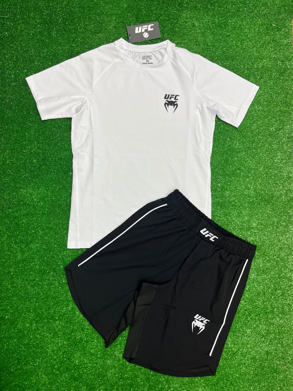 UFC Venum fight kit -спортен екип (тениска + шорти)