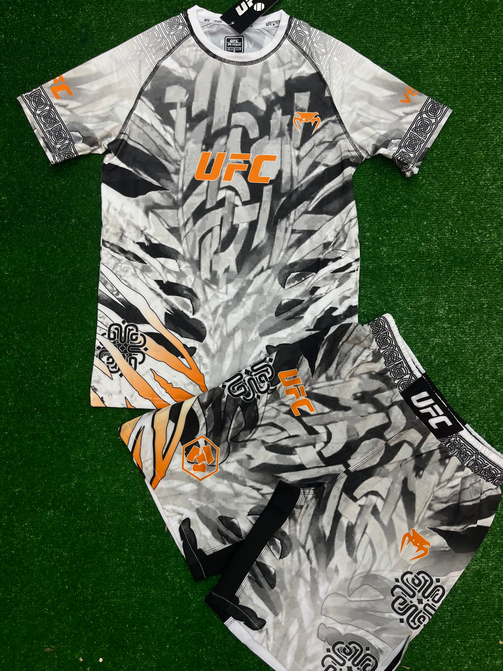 UFC Venum fight kit -спортен екип (тениска + шорти)