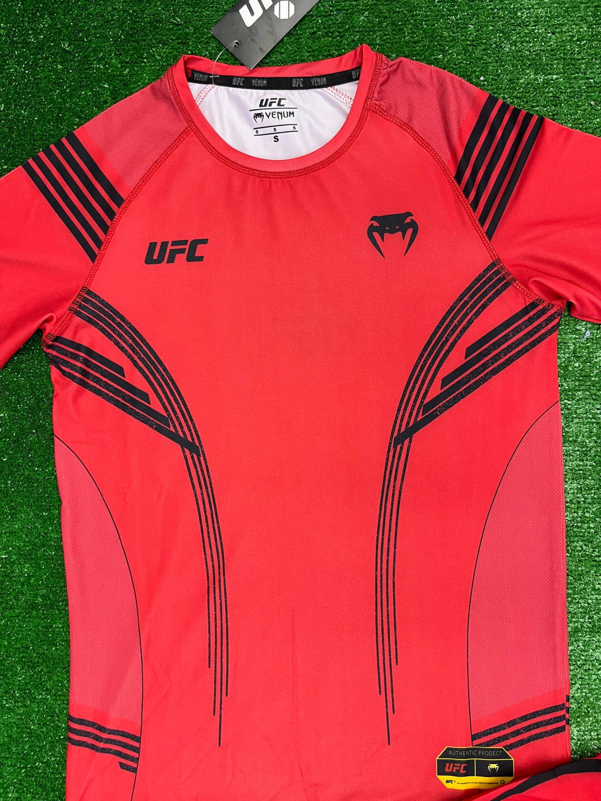 UFC Venum fight kit -спортен екип (тениска + шорти)