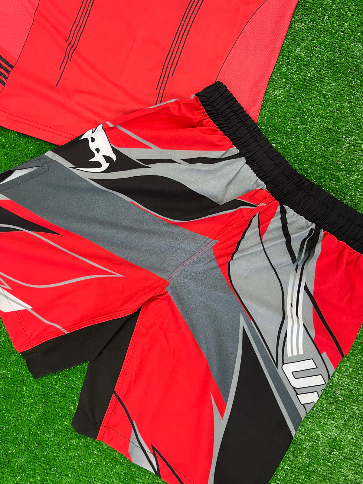 UFC Venum fight kit -спортен екип (тениска + шорти)
