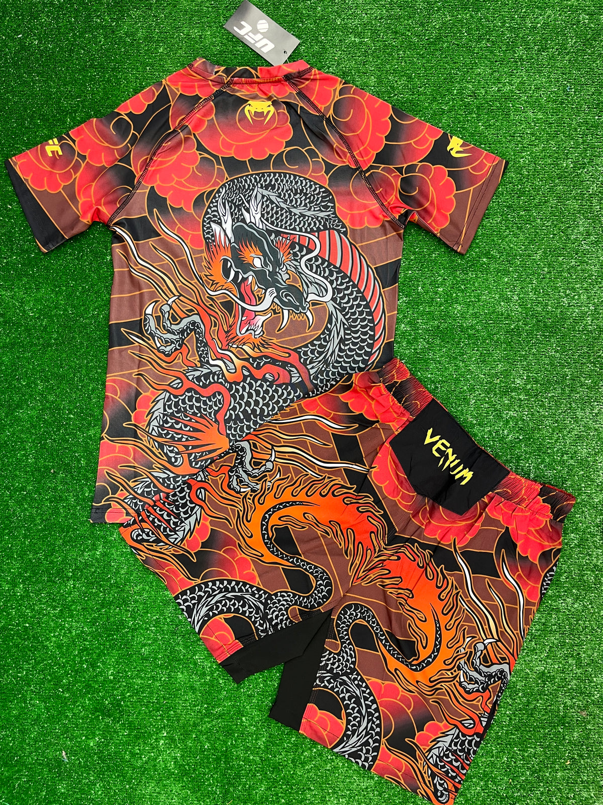 Venum UFC Red Dragon Fight Kit – Премиум комплект (тениска + шорти)