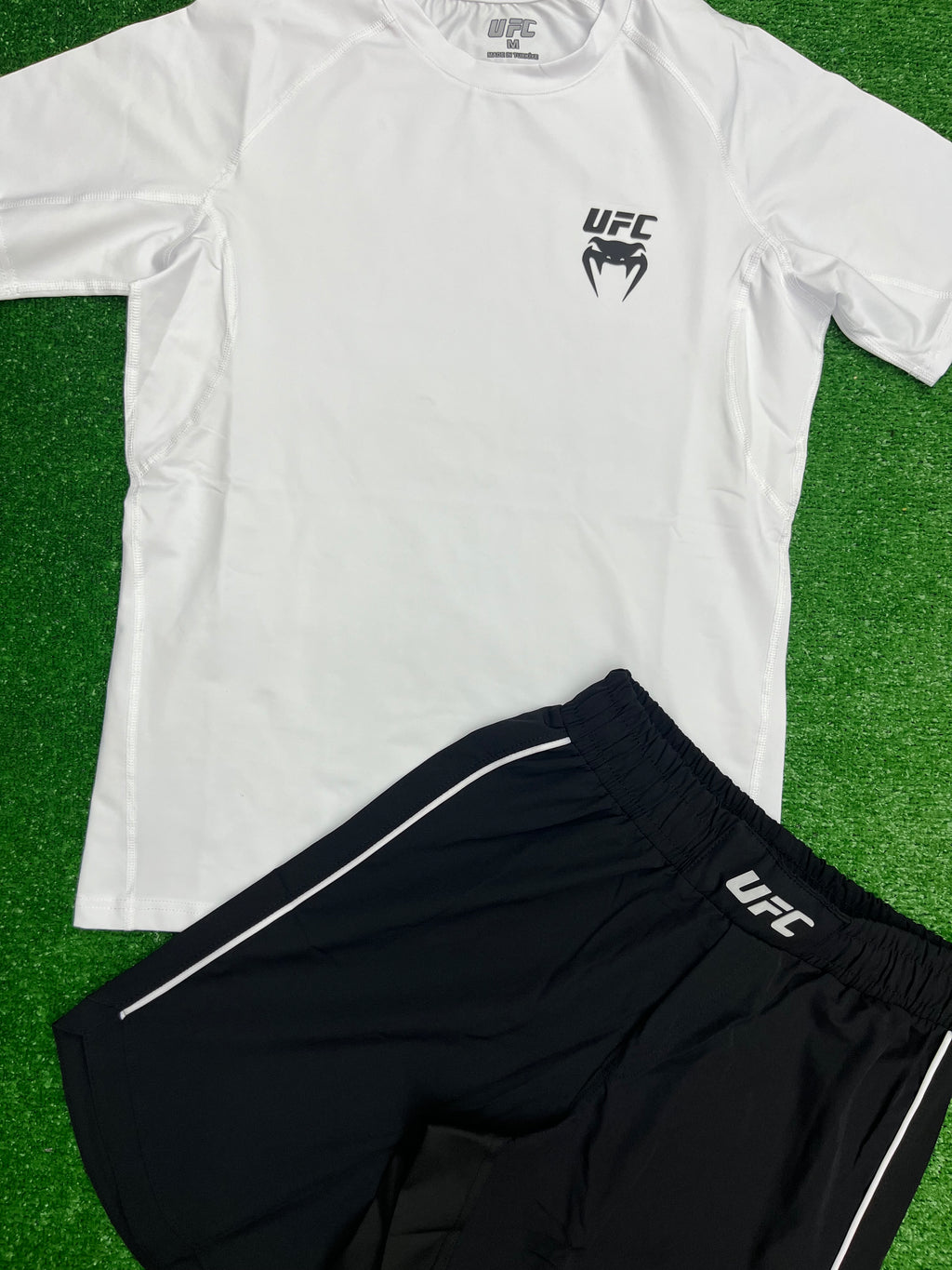 UFC Venum fight kit -спортен екип (тениска + шорти)