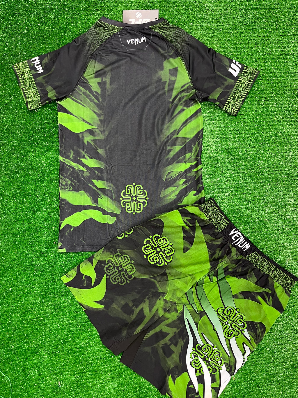 UFC Venum fight kit -спортен екип (тениска + шорти)