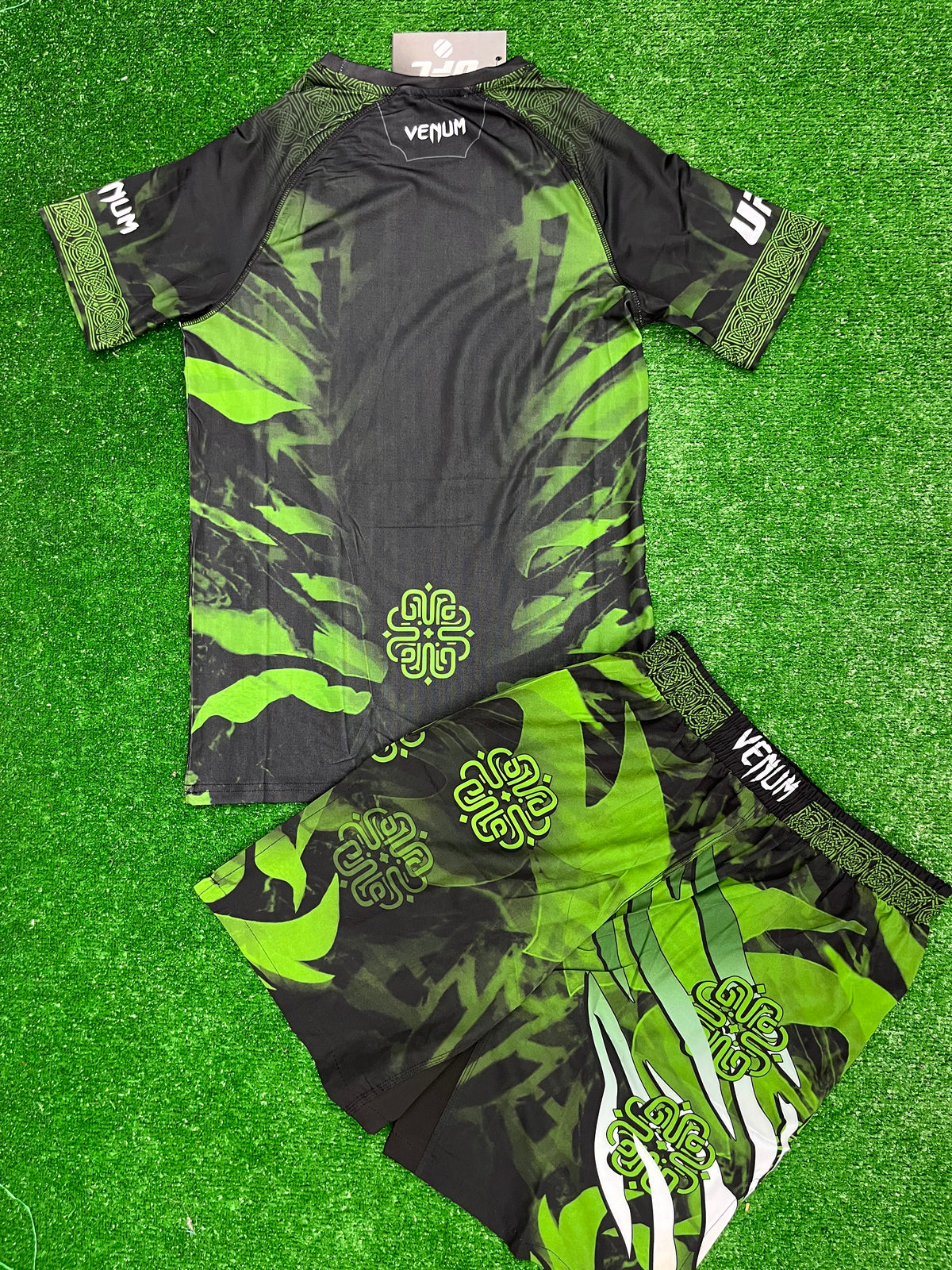 UFC Venum fight kit -спортен екип (тениска + шорти)