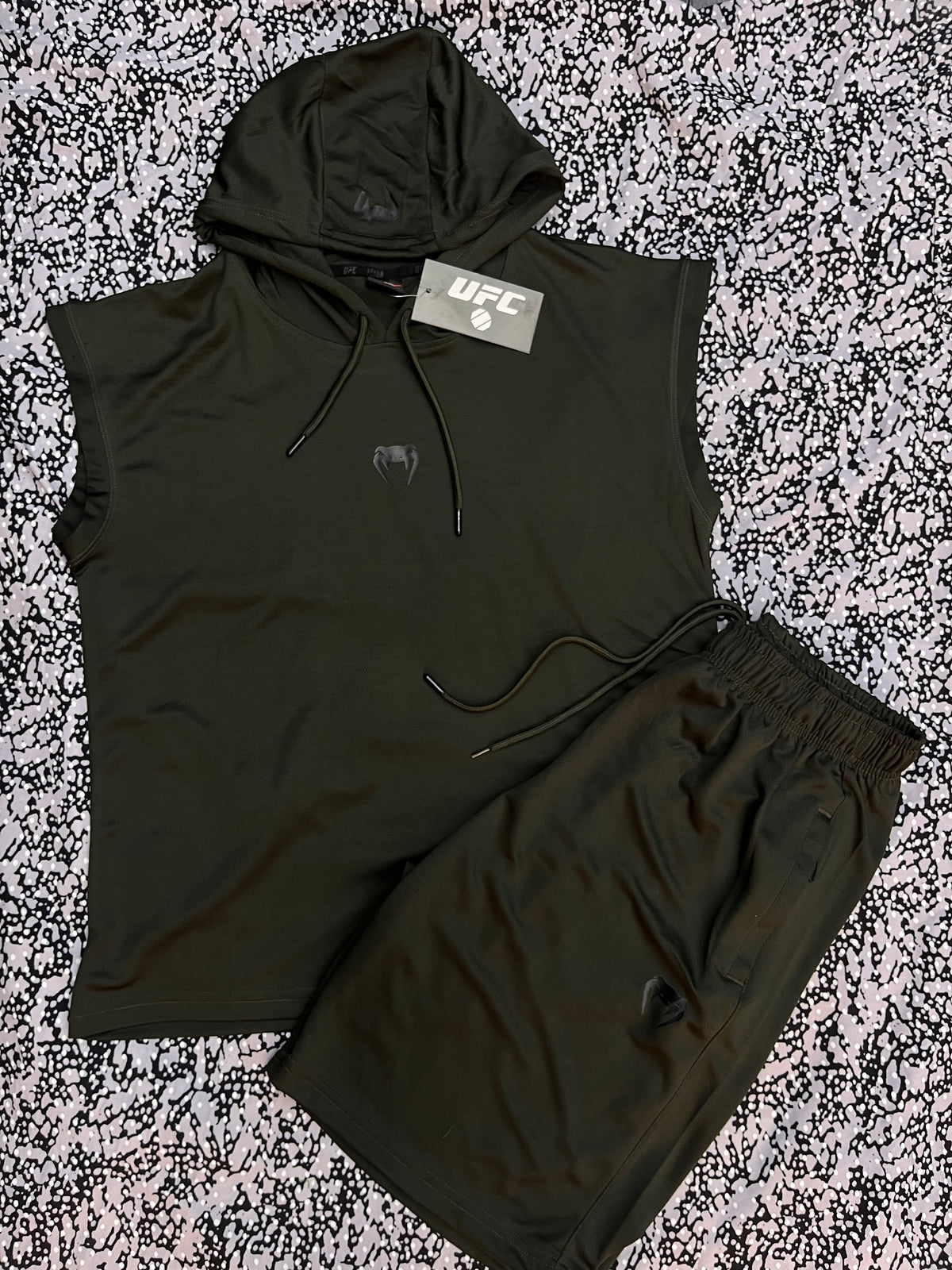 UFC Venum fight kit -спортен екип (потник с качулка + шорти)