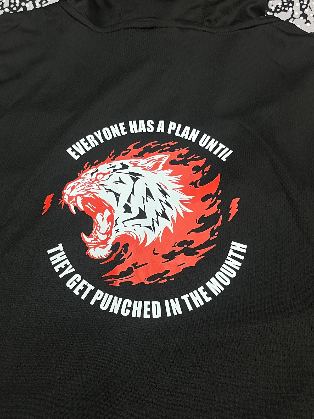 UFC Venum fight kit Mike Tyson- спортен екип (потник с качулка + шорти)