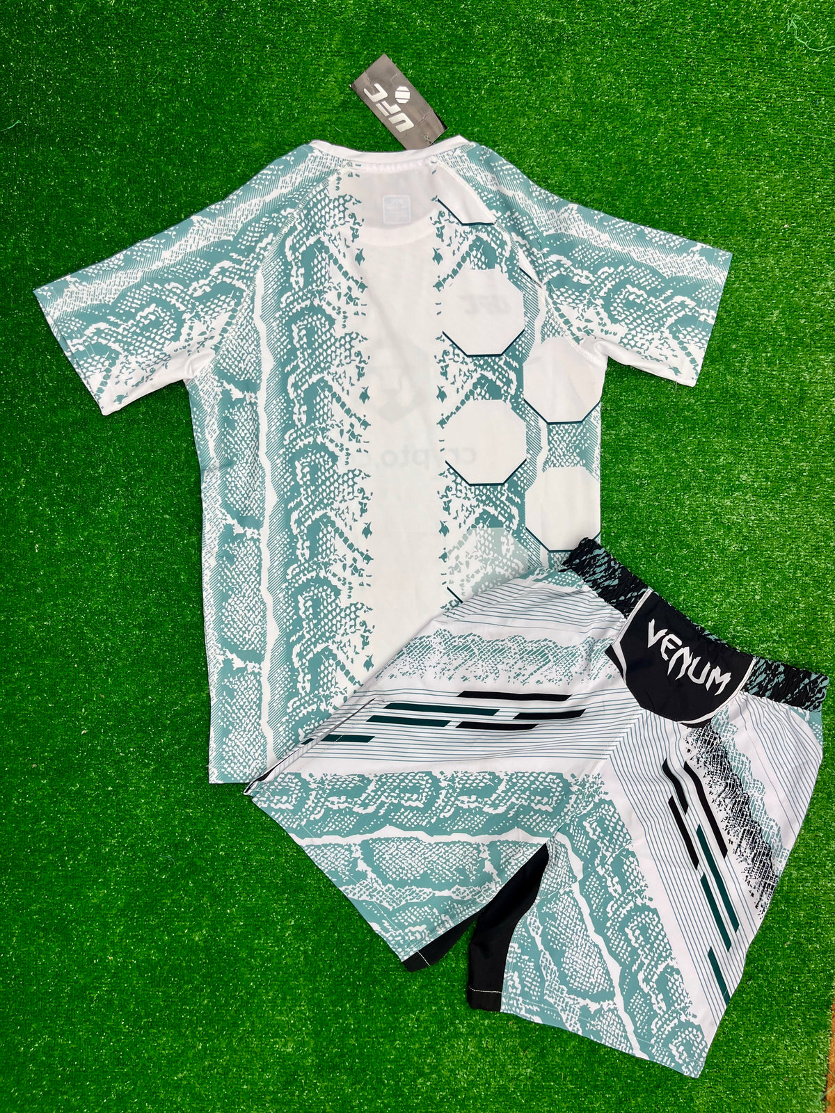 Venum UFC White Python Fight Kit – Премиум комплект (тениска + шорти)