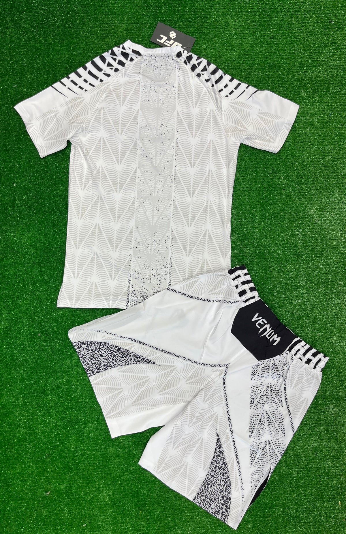 UFC Venum fight kit -спортен екип (тениска + шорти)