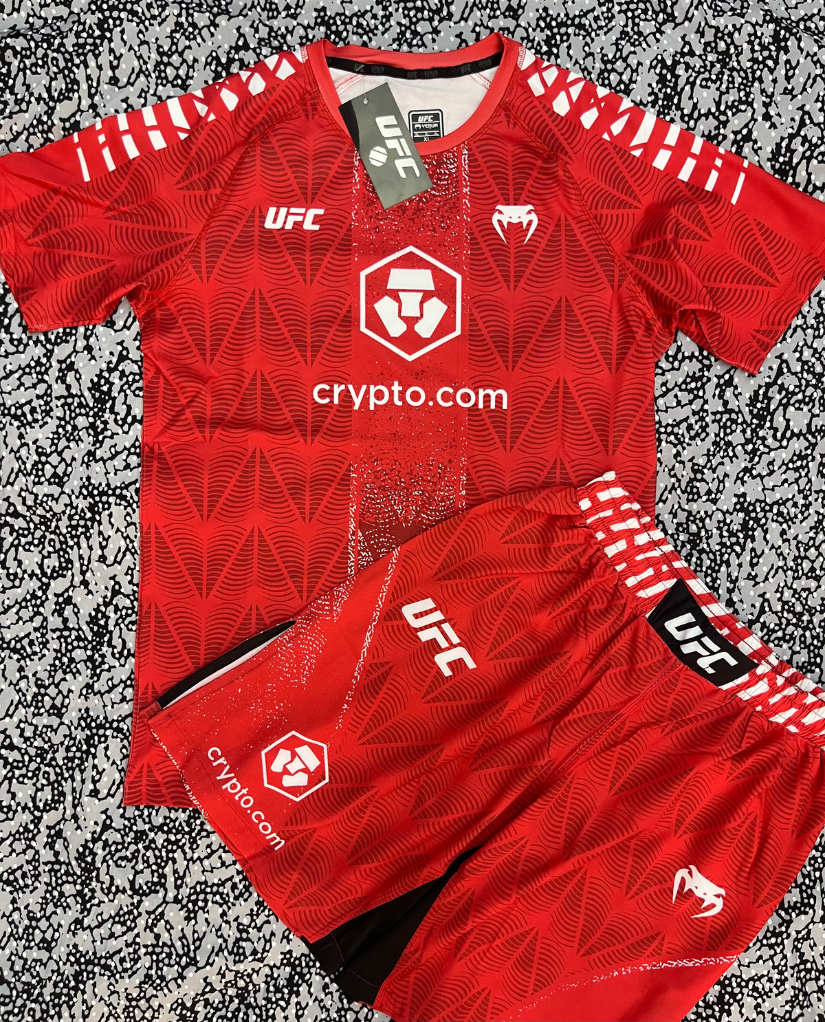 UFC Venum fight kit -спортен екип (тениска + шорти)