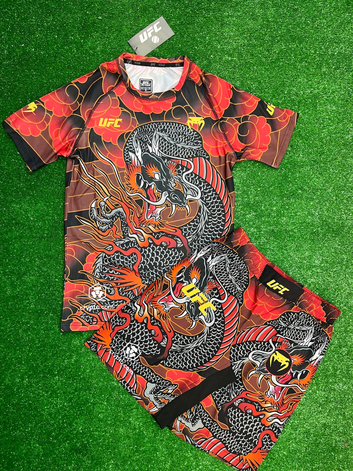 Venum UFC Red Dragon Fight Kit – Премиум комплект (тениска + шорти)