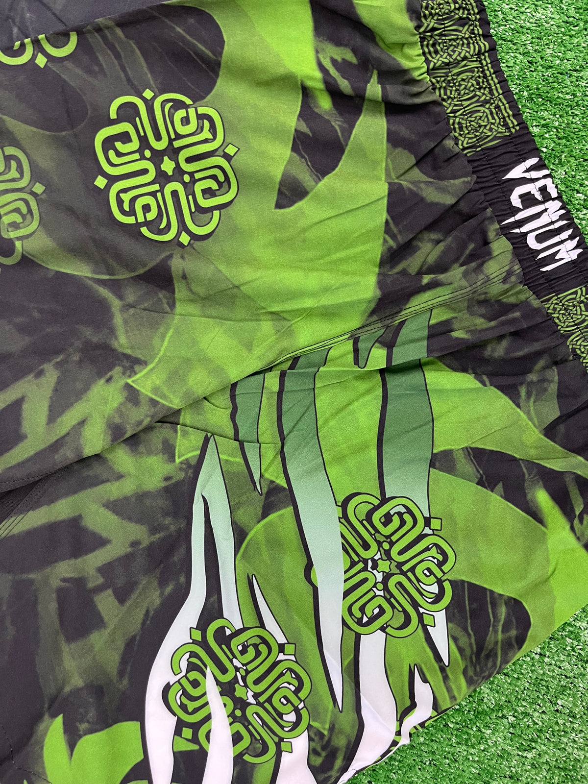 UFC Venum fight kit -спортен екип (тениска + шорти)