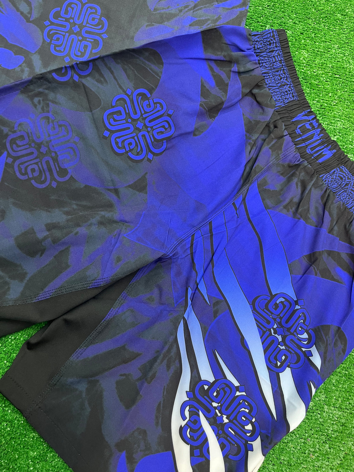 UFC Venum fight kit -спортен екип (тениска + шорти)