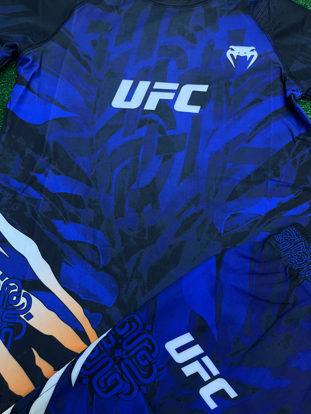 UFC Venum fight kit -спортен екип (тениска + шорти)
