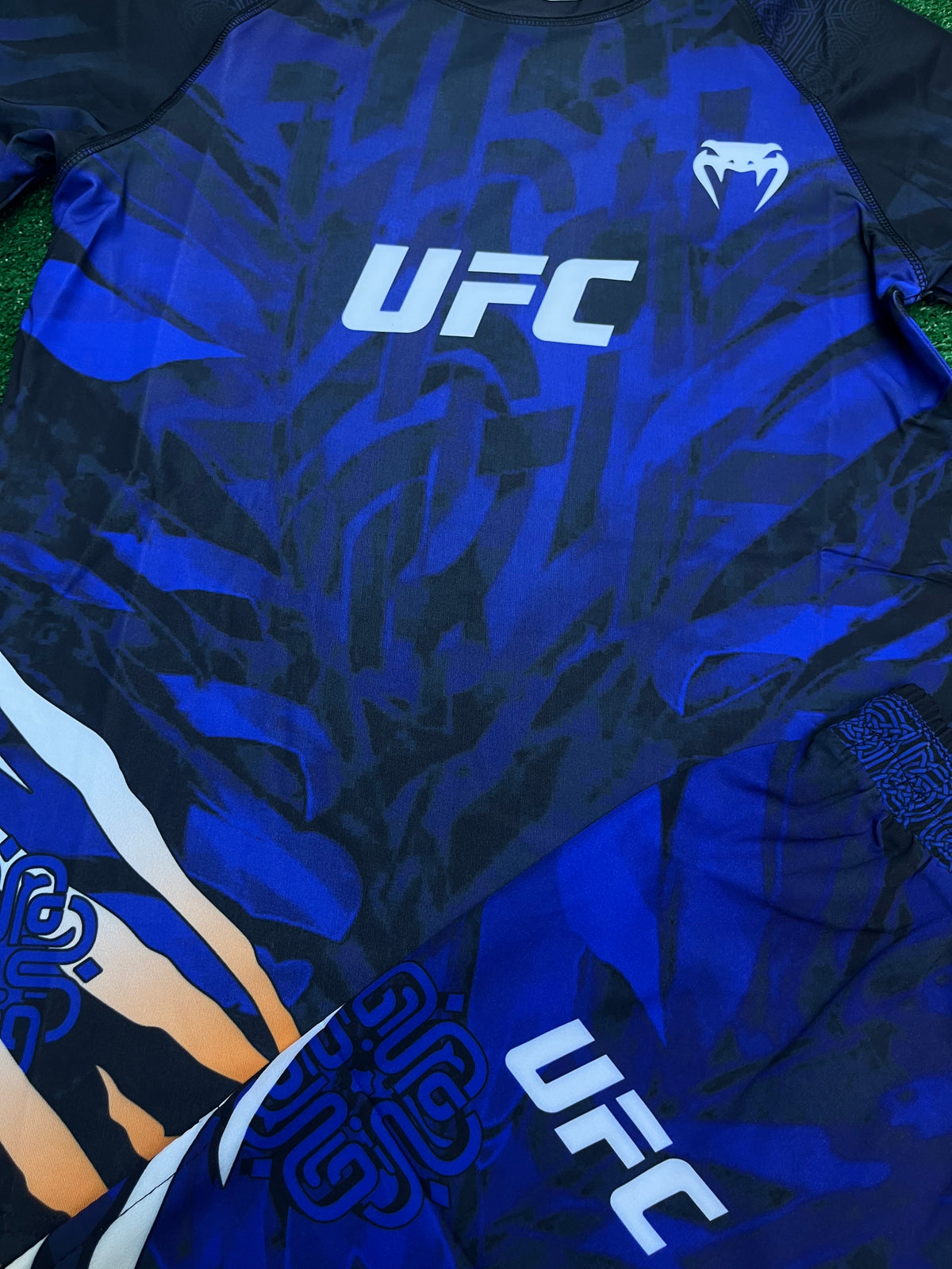 UFC Venum fight kit -спортен екип (тениска + шорти)