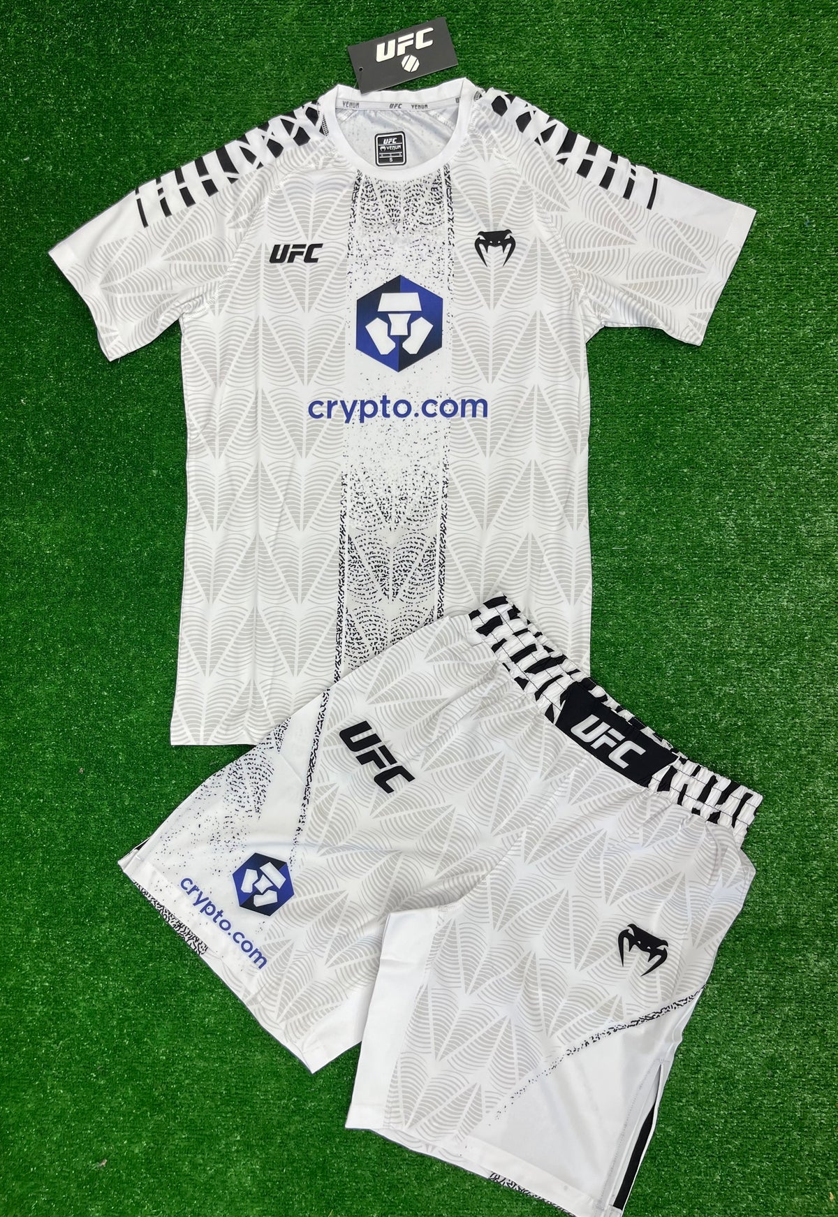 UFC Venum fight kit -спортен екип (тениска + шорти)