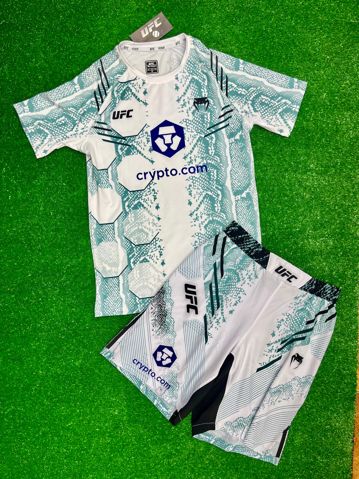 Venum UFC White Python Fight Kit – Премиум комплект (тениска + шорти)