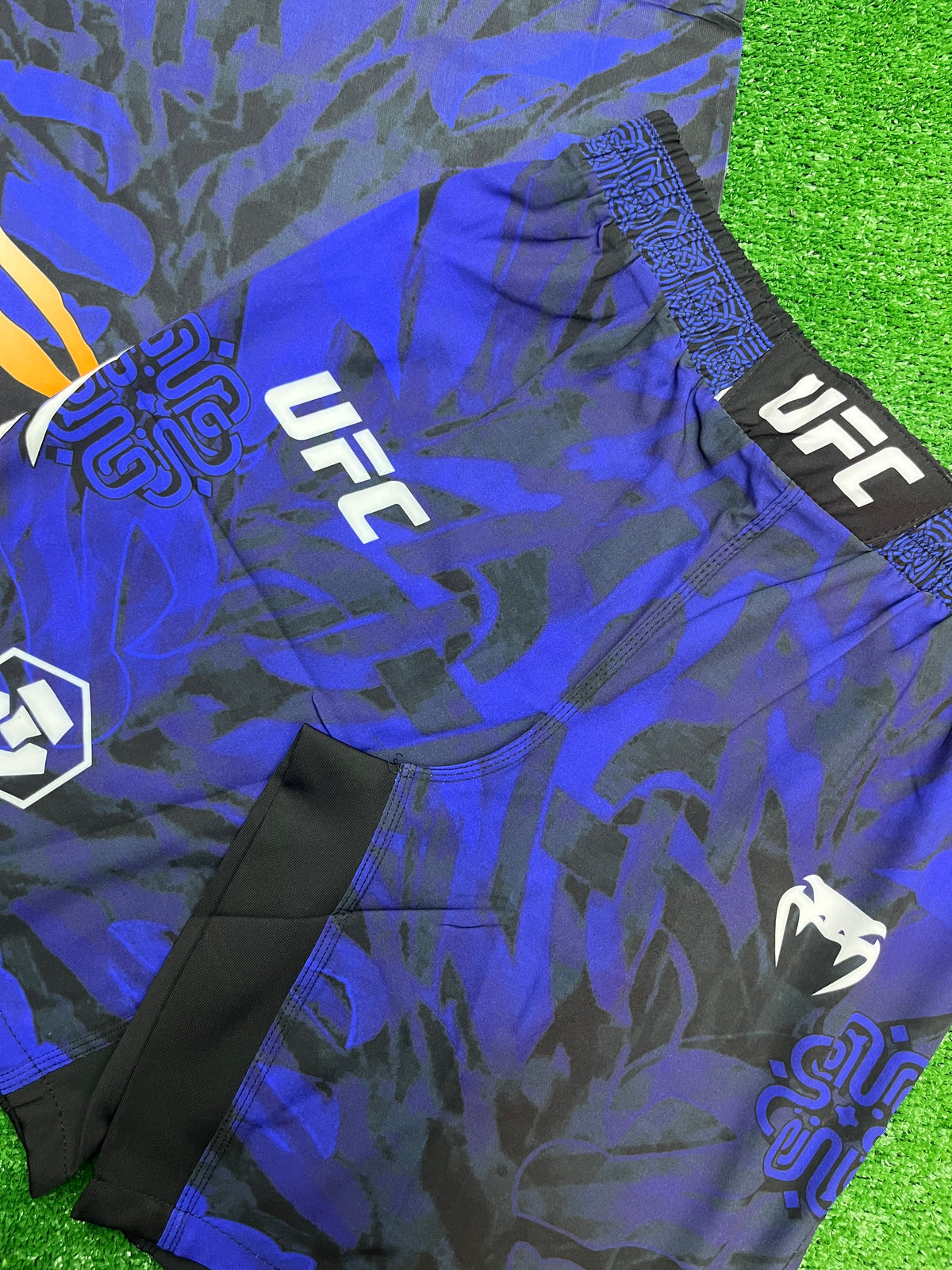 UFC Venum fight kit -спортен екип (тениска + шорти)