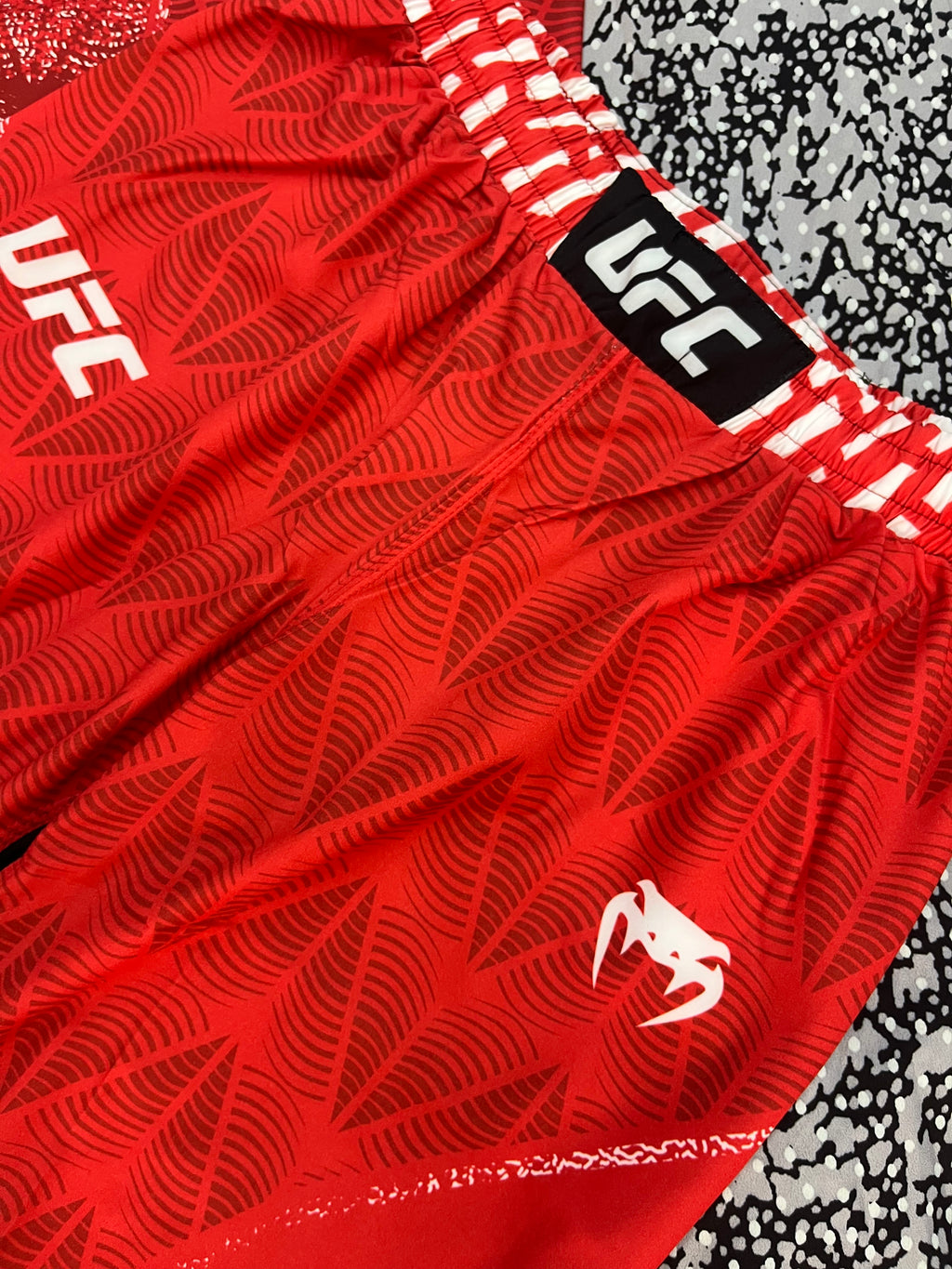 UFC Venum fight kit -спортен екип (тениска + шорти)