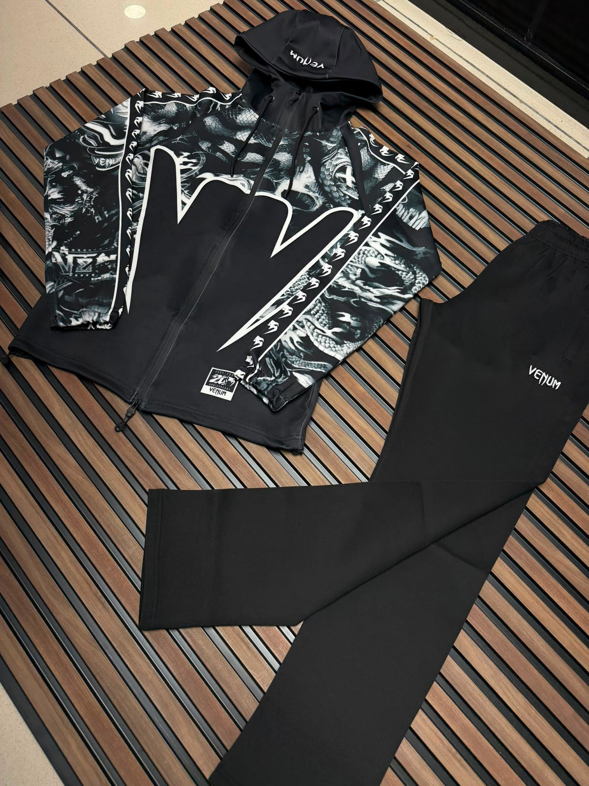 Venum Black Tracksuit – Спортен анцуг (горнище + долнище)