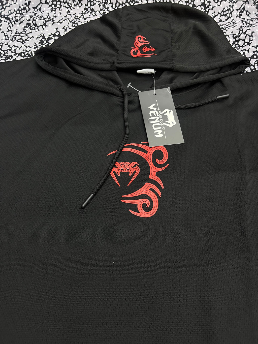 UFC Venum fight kit Mike Tyson- спортен екип (потник с качулка + шорти)