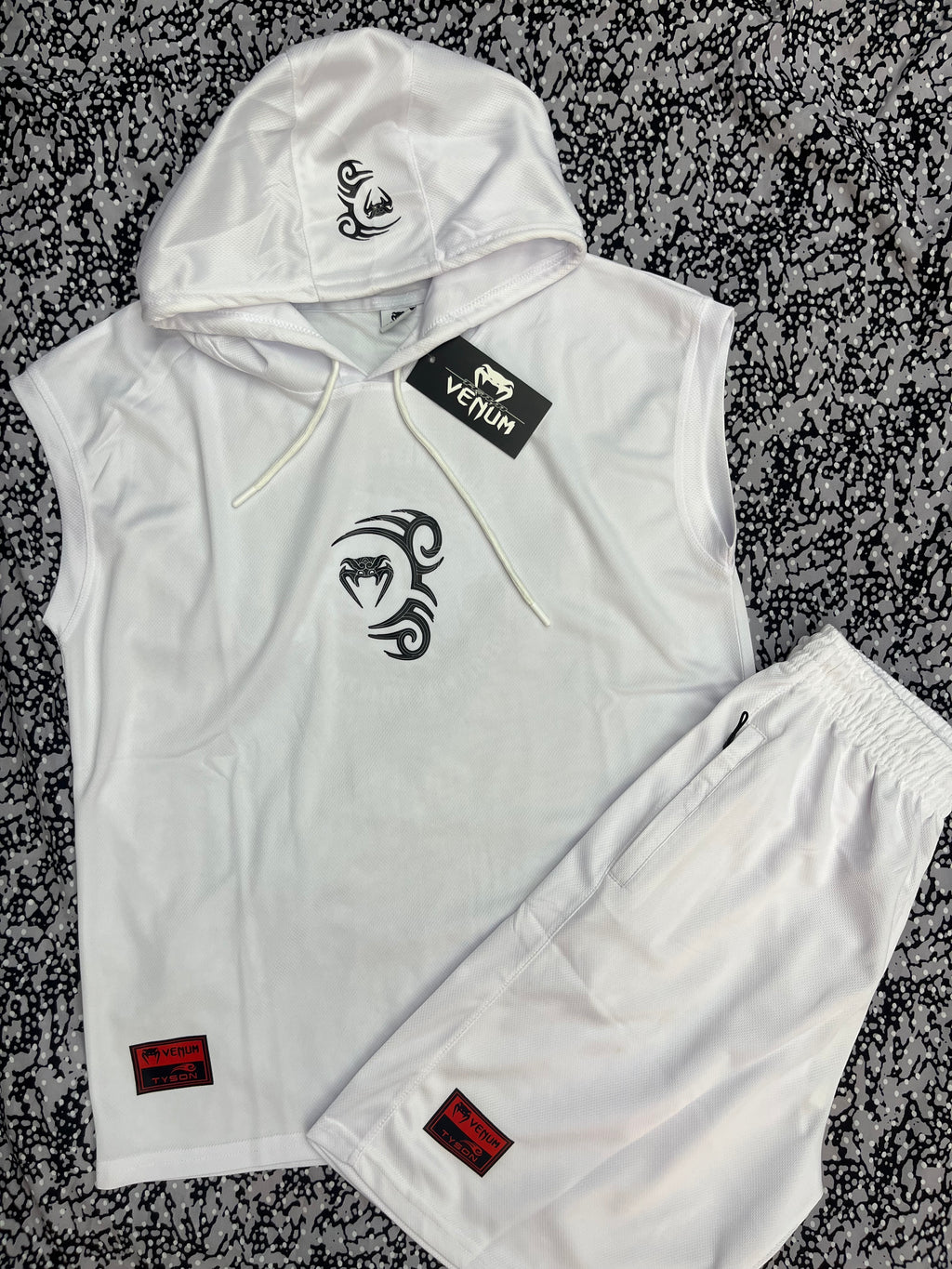 UFC Venum Mike Tyson fight kit -спортен екип (потник с качулка + шорти)
