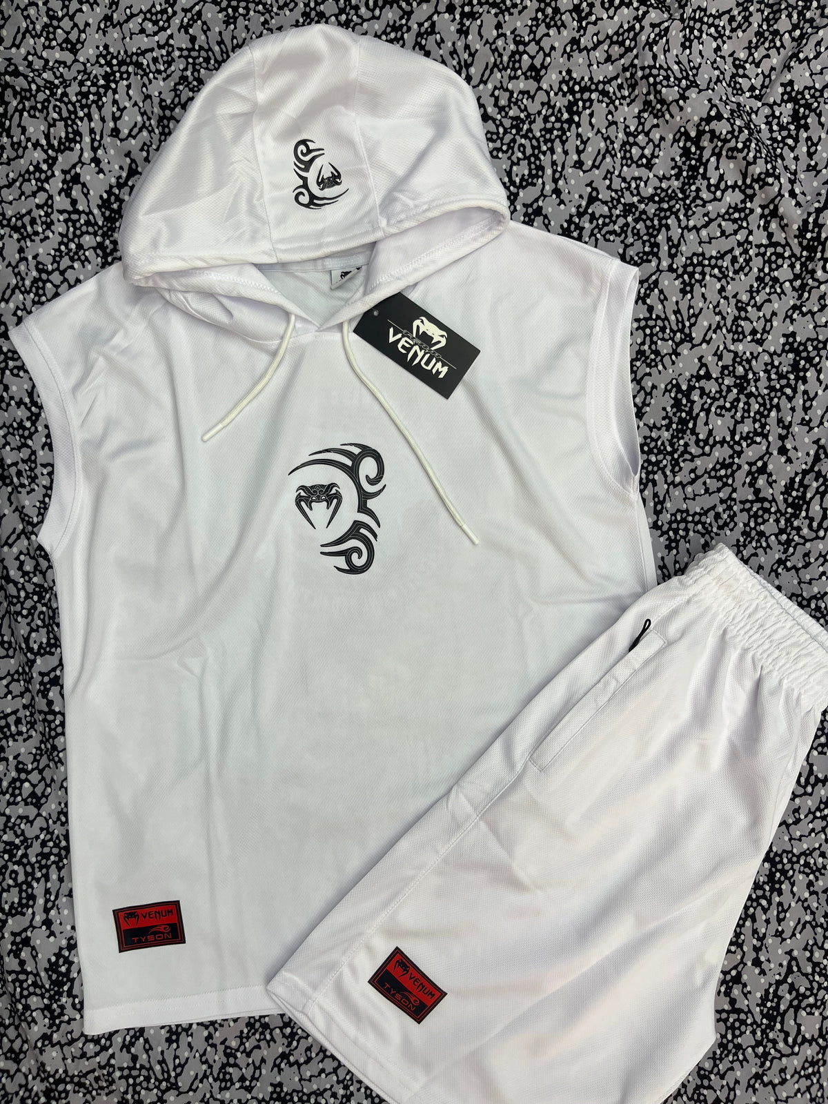 UFC Venum Mike Tyson fight kit -спортен екип (потник с качулка + шорти)