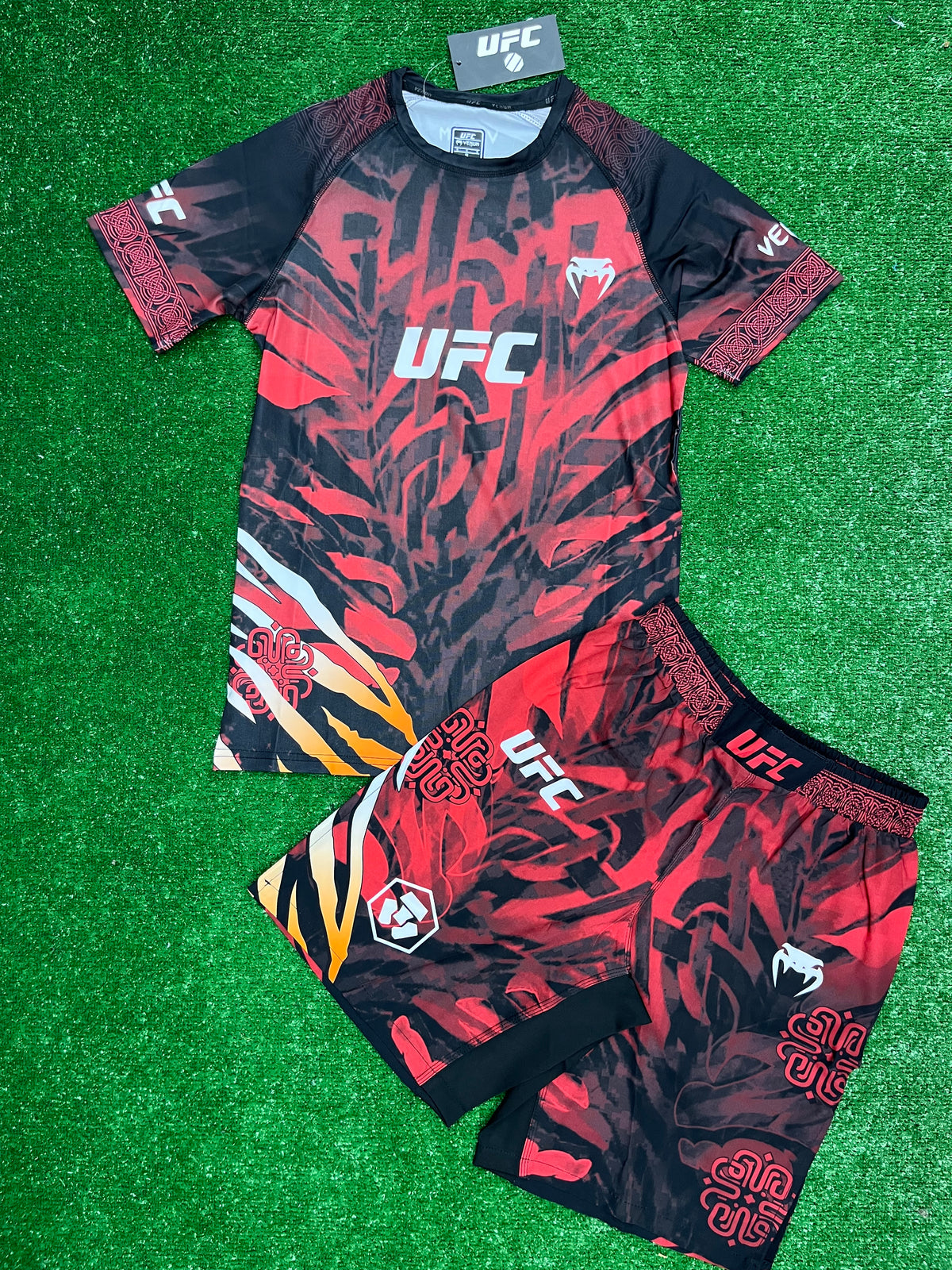 UFC Venum fight kit -спортен екип (тениска + шорти)