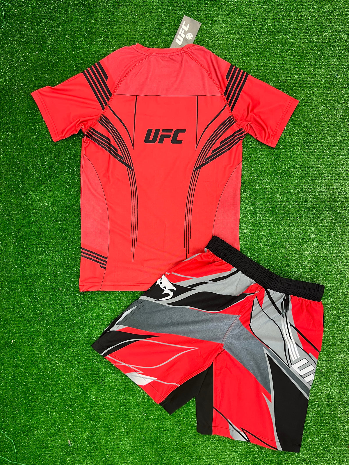 UFC Venum fight kit -спортен екип (тениска + шорти)