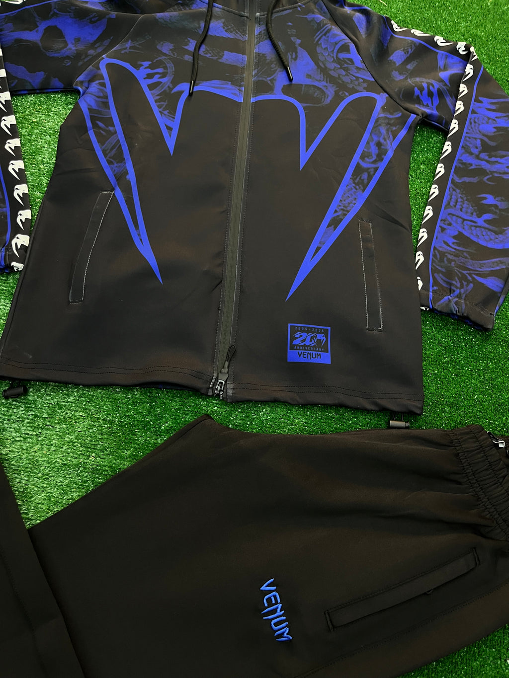 Venum Black Tracksuit – Спортен анцуг (горнище + долнище)