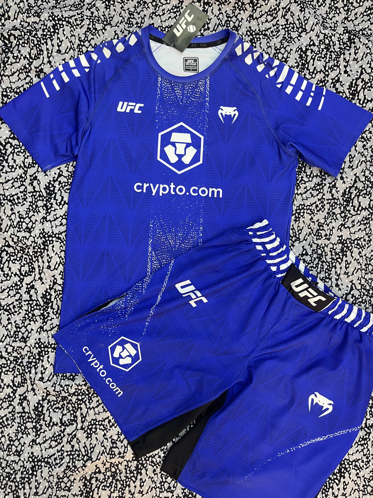 UFC Venum fight kit -спортен екип (тениска + шорти)