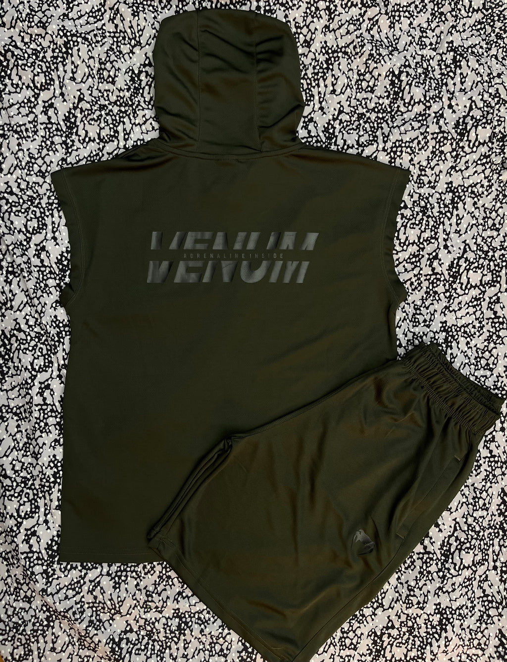 UFC Venum fight kit -спортен екип (потник с качулка + шорти)