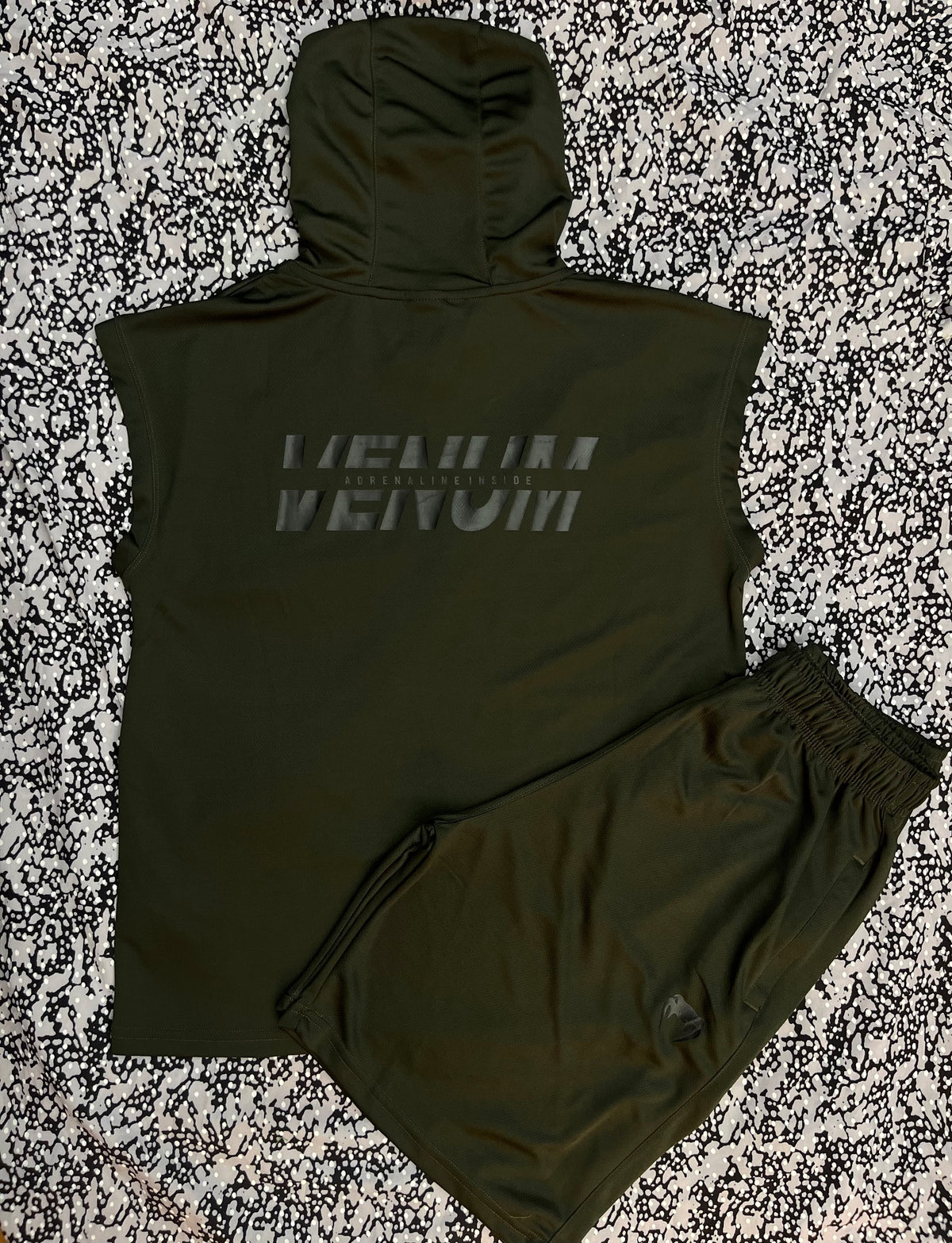 UFC Venum fight kit -спортен екип (потник с качулка + шорти)