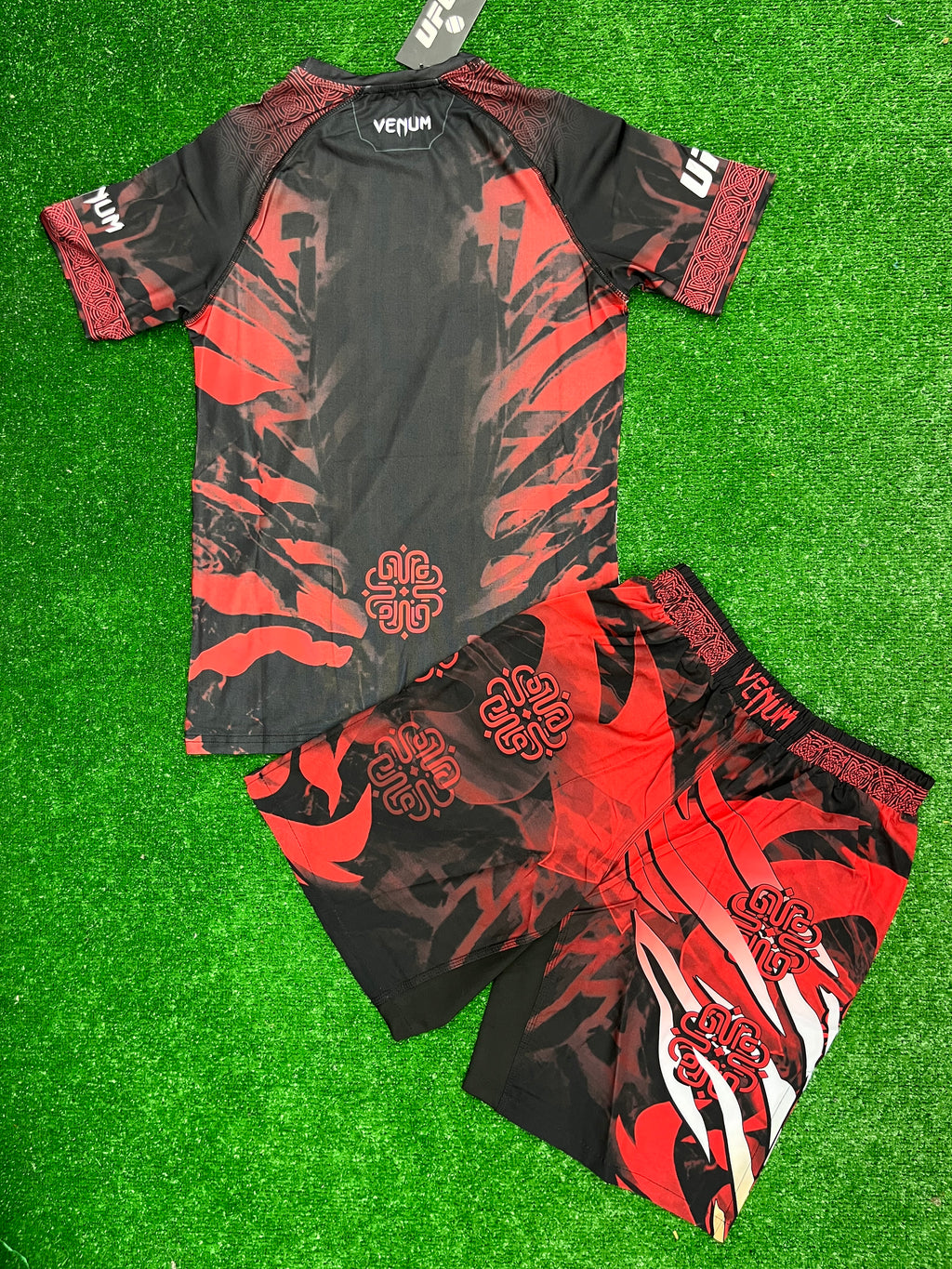 UFC Venum fight kit -спортен екип (тениска + шорти)