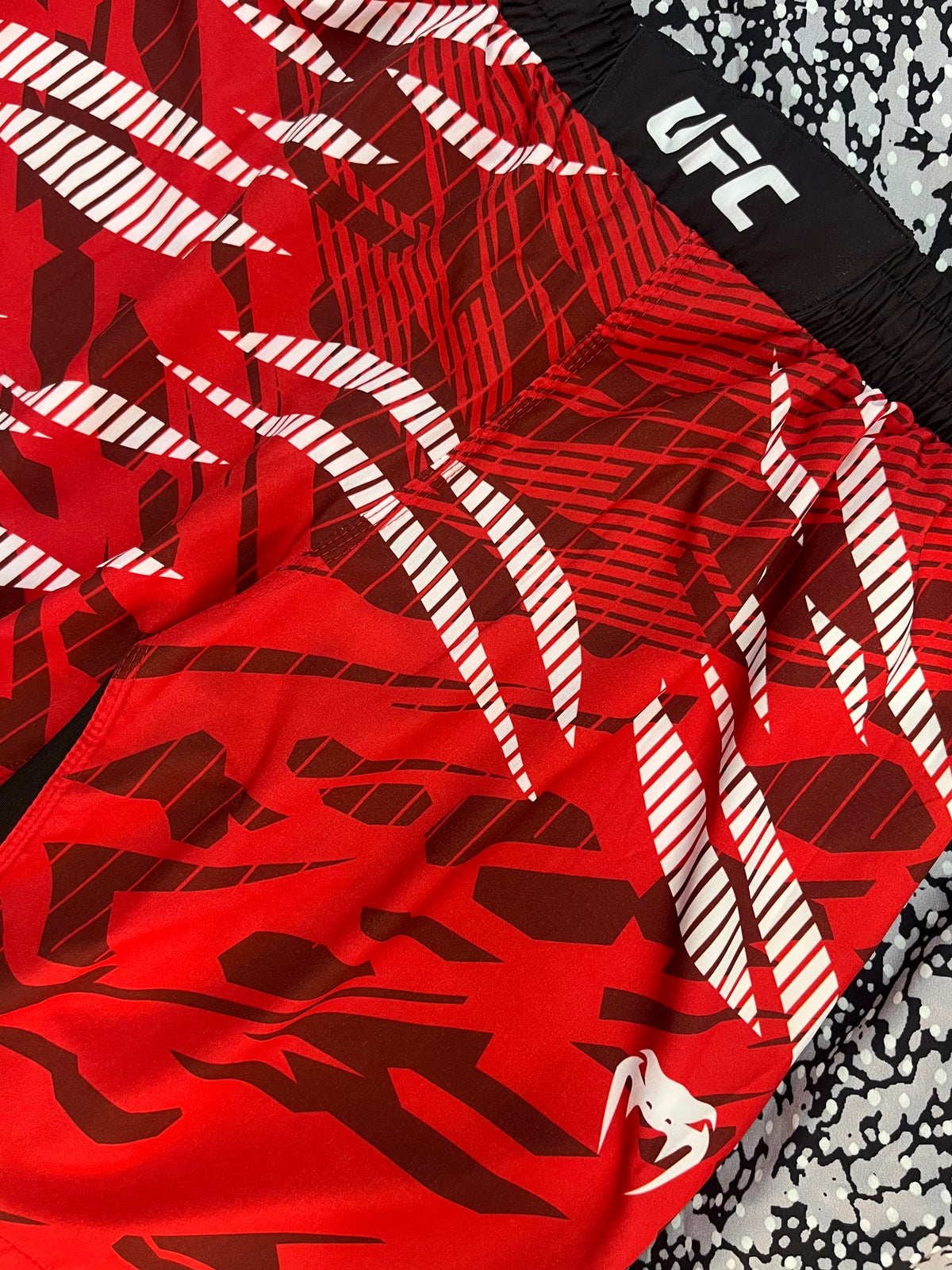 UFC Venum fight kit -спортен екип (тениска + шорти)