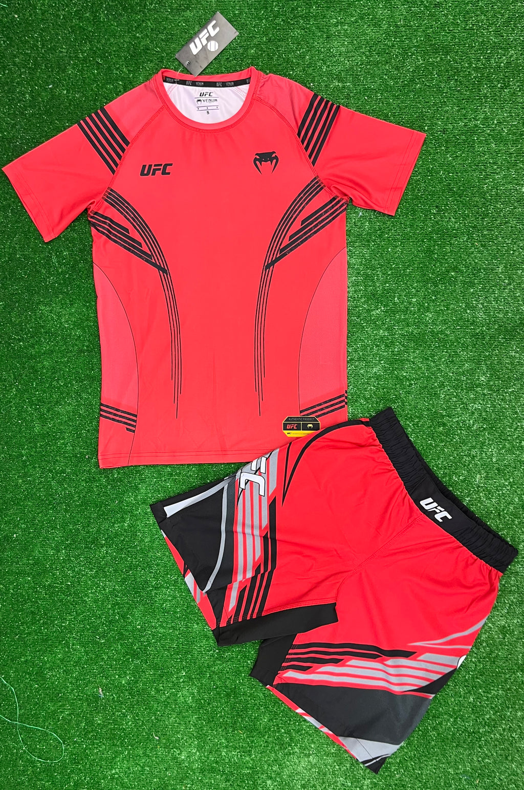UFC Venum fight kit -спортен екип (тениска + шорти)
