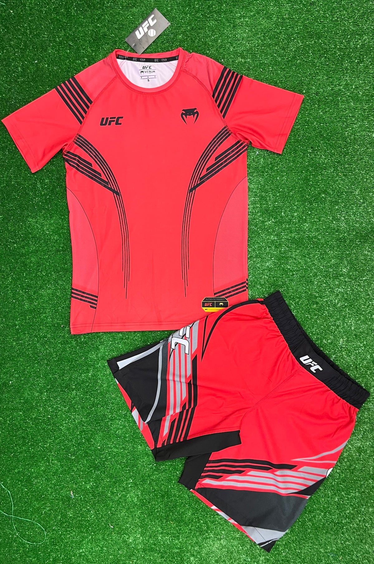 UFC Venum fight kit -спортен екип (тениска + шорти)
