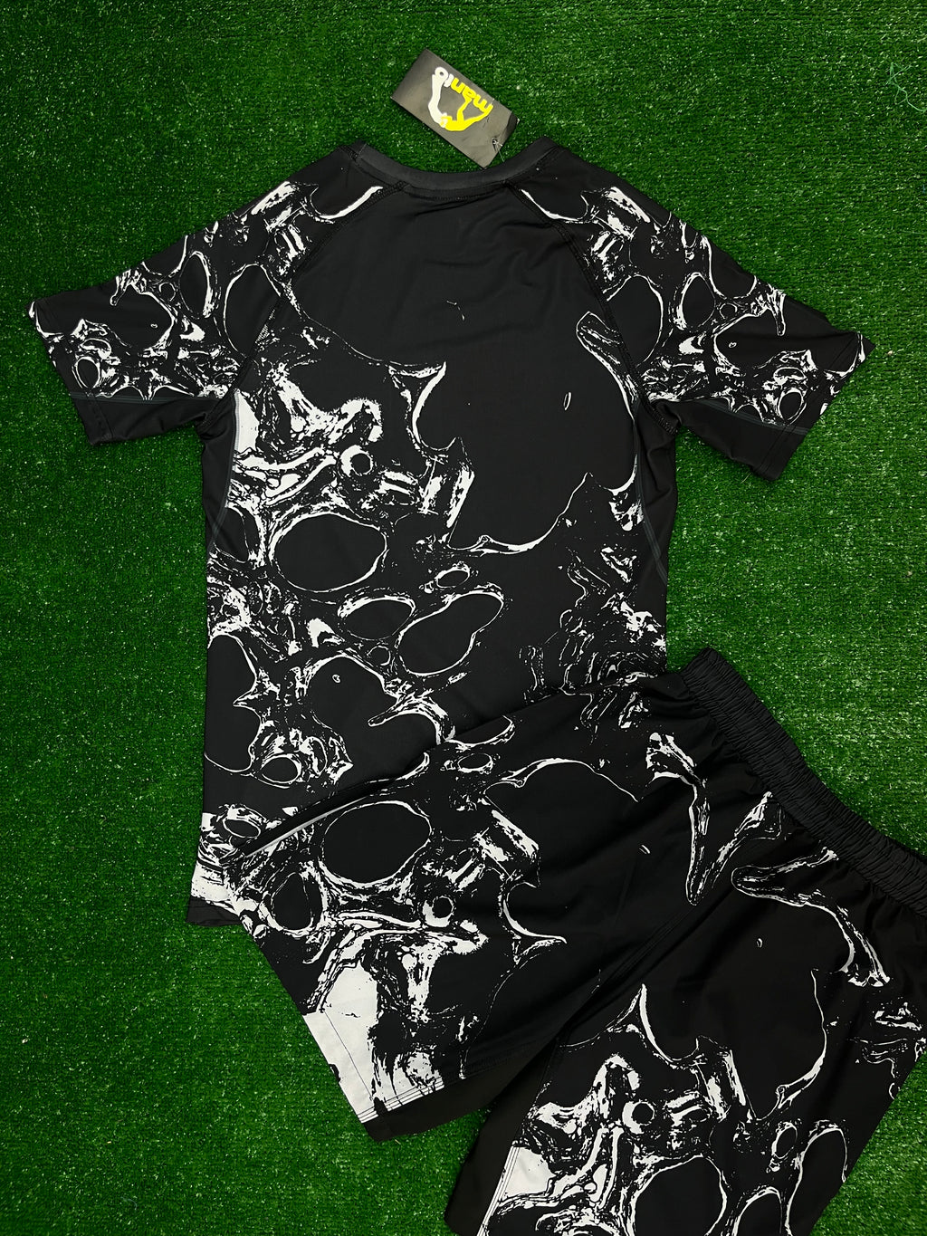 MANTO fight set B&W