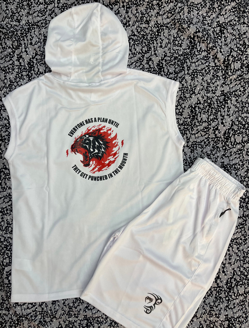 UFC Venum Mike Tyson fight kit -спортен екип (потник с качулка + шорти)