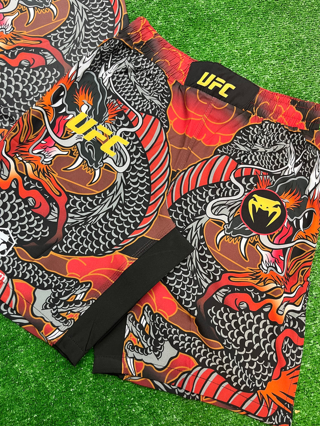 Venum UFC Red Dragon Fight Kit – Премиум комплект (тениска + шорти)