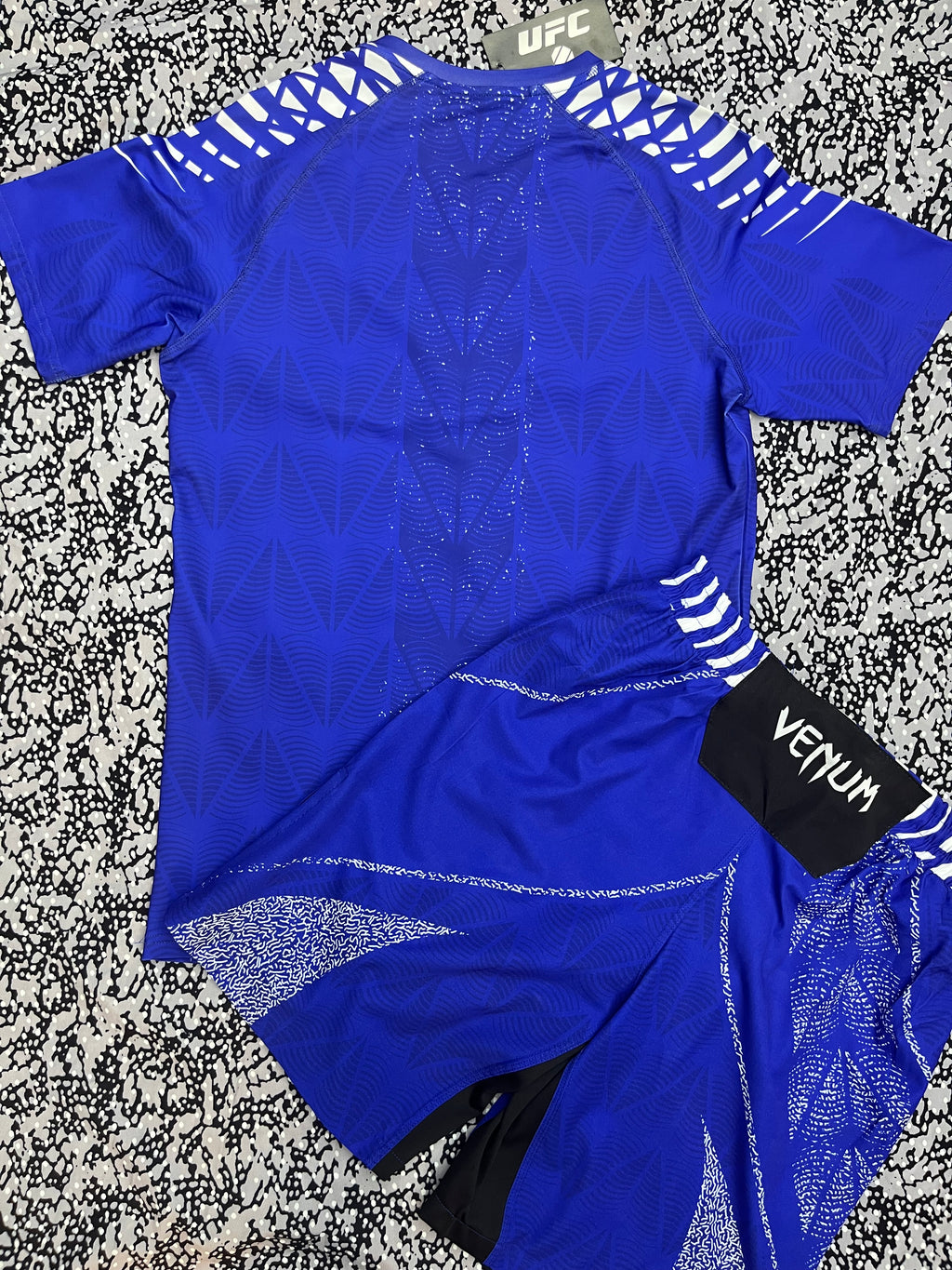 UFC Venum fight kit -спортен екип (тениска + шорти)