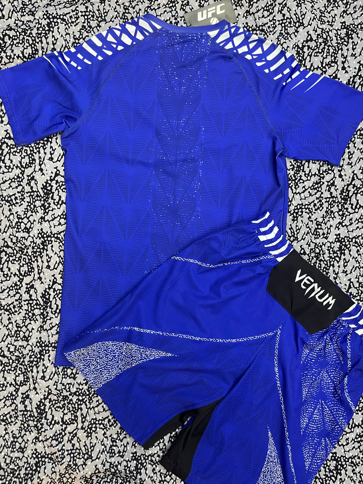 UFC Venum fight kit -спортен екип (тениска + шорти)