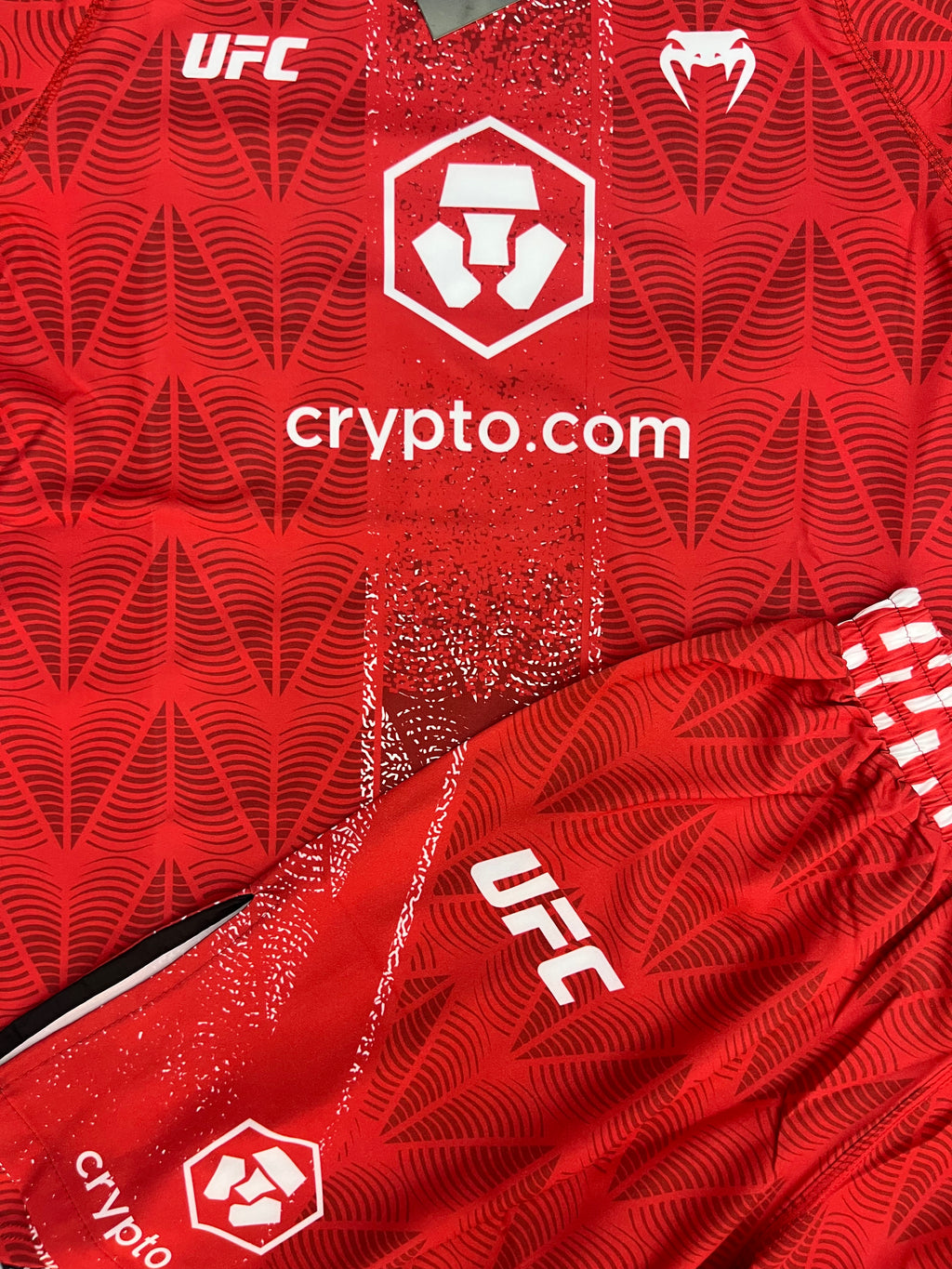 UFC Venum fight kit -спортен екип (тениска + шорти)